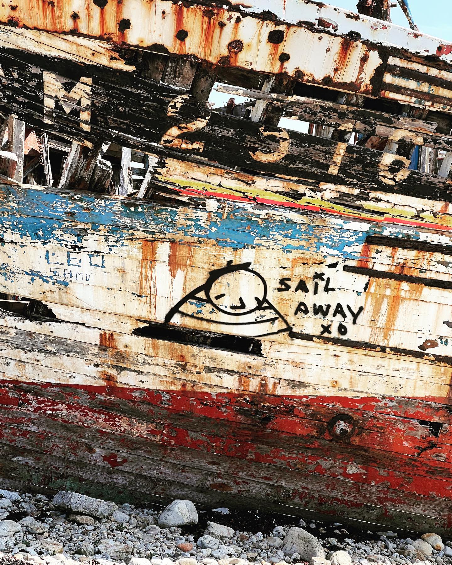 If you don’t like it here, sail away ⚓️🚢…
#holiday #shipwreck #ship #bretagne
